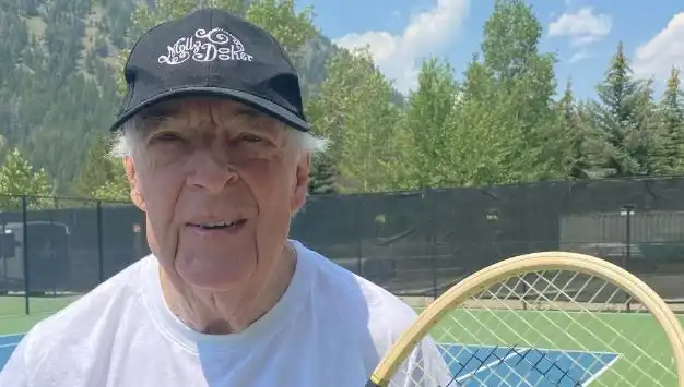 Avustralyalı Tenis Efsanesi Fred Stolle'nin Vefatı: Tenis Dünyasında Bir Dönemin Kapanışı