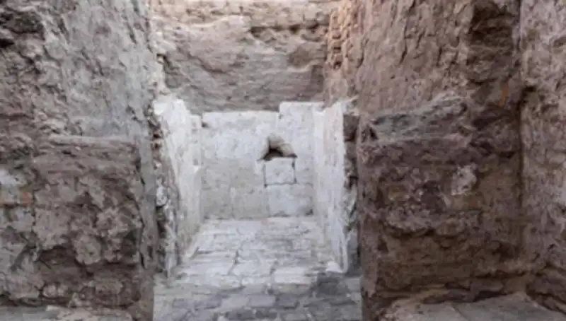 Mısır'da 3.500 Yıllık Kraliyet Mezarı Keşfedildi: Tarihin Gizemleri Ortaya Çıkıyor
