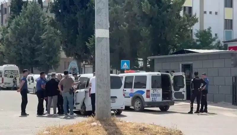 Adliye Önünde Yıldızlaşan Kavga: 5 Yaralı, 7 Gözaltı!