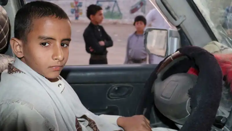 Yemen'de Çocuk Şoförler: Savaşın Gölgesindeki Geçim Mücadelesi
