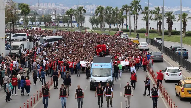 İzmir'de Grev Krizi Derinleşiyor: 4. Günde Hükümet ve Sendikalardan Açıklama Geldi