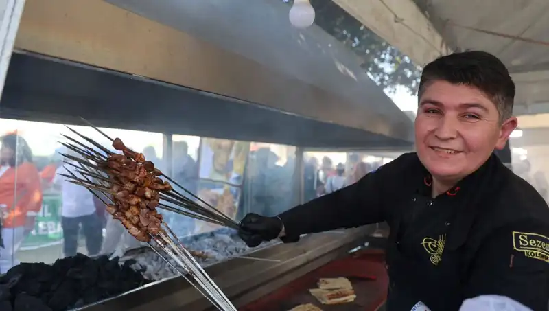 Kozan Karnavalı'nda Ciğere Yoğun İlgi: Yarım Ton Tükendi!