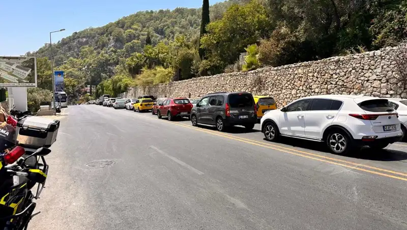 Fethiye-Ölüdeniz Yolunda Tatilci Yoğunluğu: Üç Kilometrelik Kuyrukla Karşılaşanlar