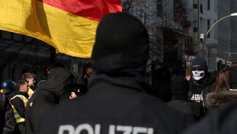 Berlin'deki Türk Marketlerine Yönelik Şok Edici Silahlı Saldırı: Detaylar Ortaya Çıktı