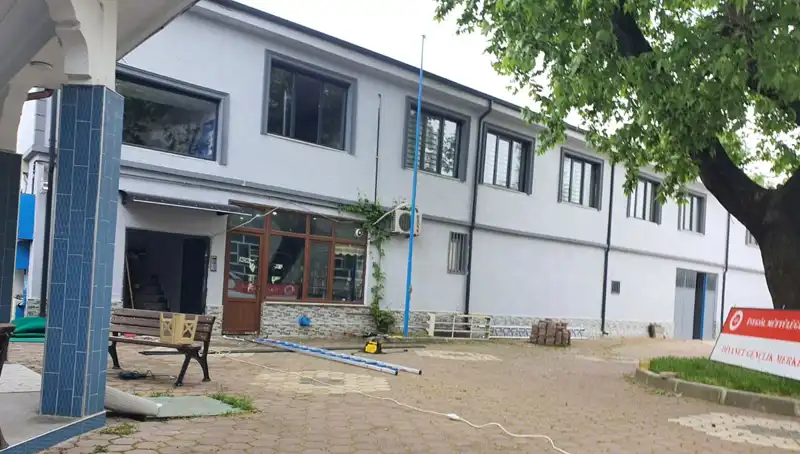 Yükseklik Korkusu Yok: Tabela Takarken 3 Metreden Düşen Çalışan Hayatını Kaybetti