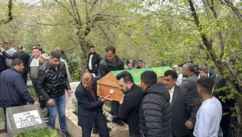 Karabük'teki Trajik Kazada Hayatını Kaybedenler, Diyarbakır'da Son Yolculuğuna Uğurlandı