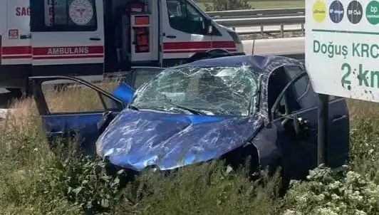 Kontrolden Çıkan Araç Takla Attı: İki Kişi Yaralandı