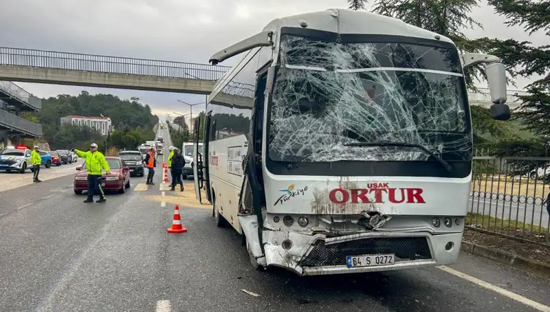 Uşak'ta İşçi Servislerinin Çarpışması: Yaralı Sayısı Artıyor