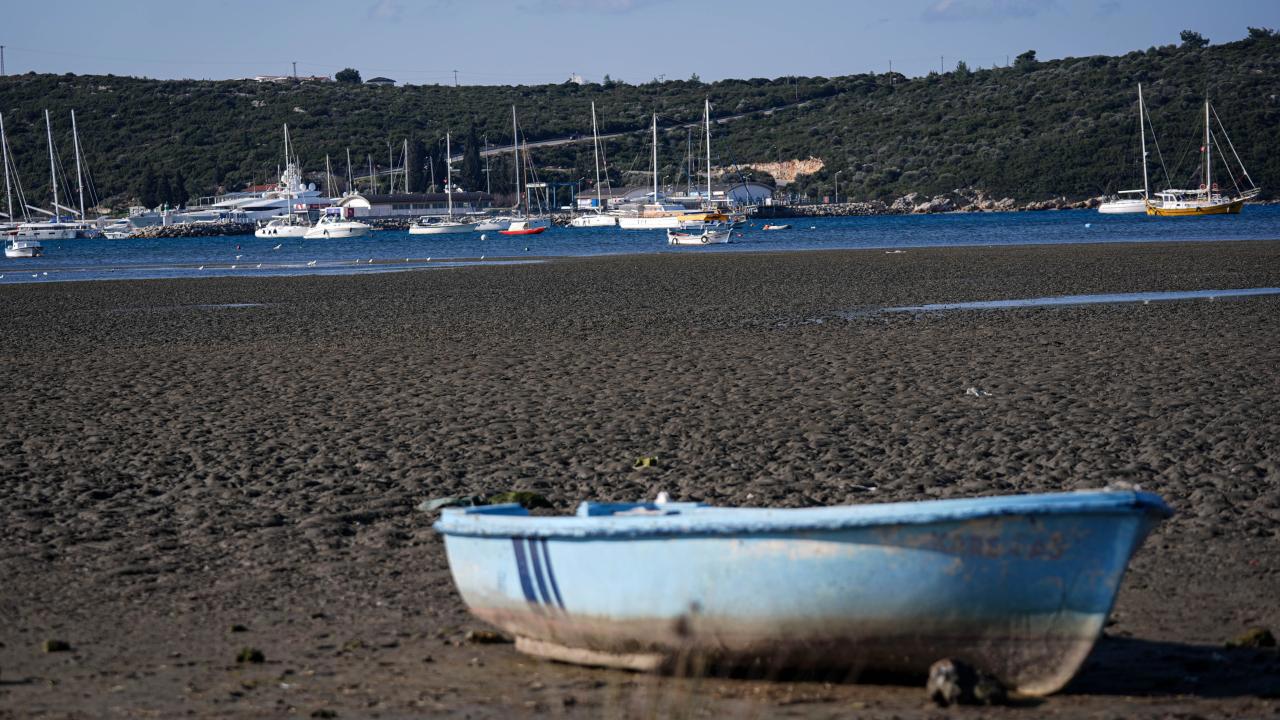 Ege kıyılarında yaşanan deniz çekilmesinin nedeni deprem değil