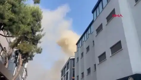 İstanbul'da 4 Katlı İş Merkezinde Yangın: Kurtarma Çalışmaları Devam Ediyor