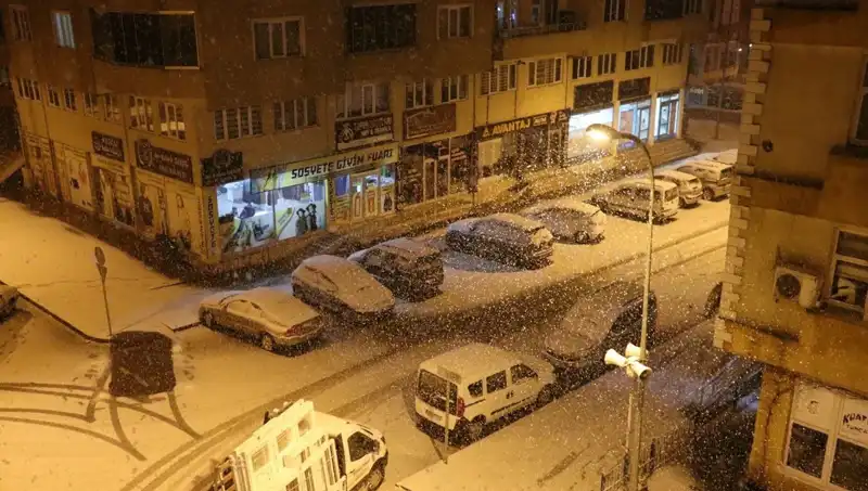 Bir Günde İki Mevsim: Gece Kar, Sabah Bahar Keyfi