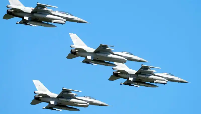 ABD’den Ukrayna’ya 310 Milyon Dolarlık F-16 Pilot Eğitimi
