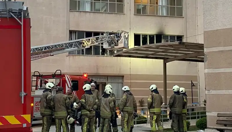Maltepe'deki Huzurevinde Çıkan Yangın, 4 Kişinin Hayatına Mal Oldu