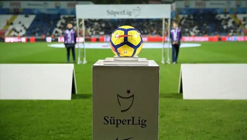 Süper Lig’de Pazar Ateşi: Şampiyonluk Mücadelesi Tüm Hızıyla Devam Ediyor