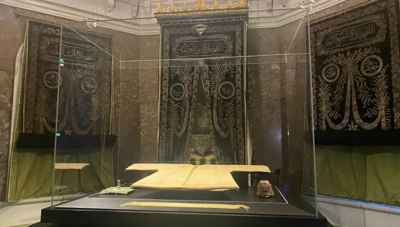 Hırka-i Şerif, Ziyarete Açılıyor: Müslümanların Gözünde Tarihi Bir An!
