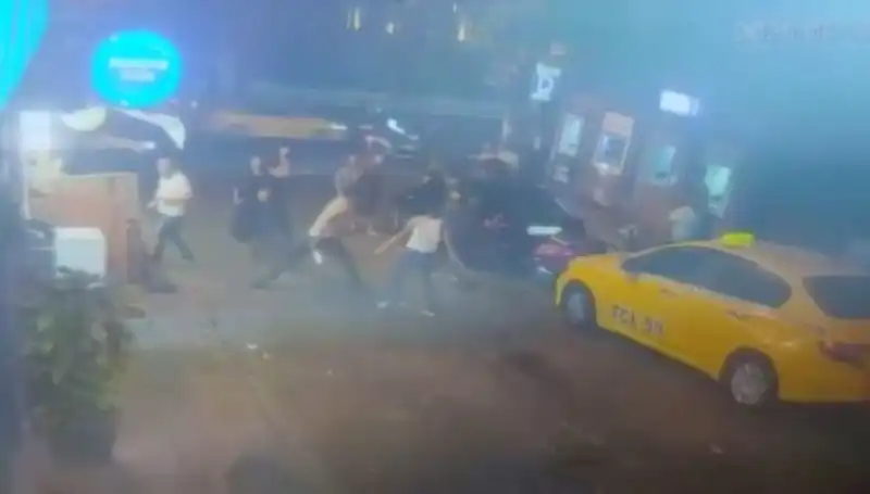 Beyoğlu'nda Laf Atma Kavgası: Kanlı İki Tarafın Savaşını Kim Kazanacak?
