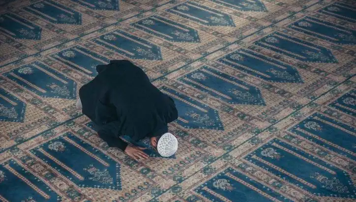 İstanbul, Ankara ve İzmir'de Cuma Namazı Saati: 12 Eylül'de Camiye Koşanlar